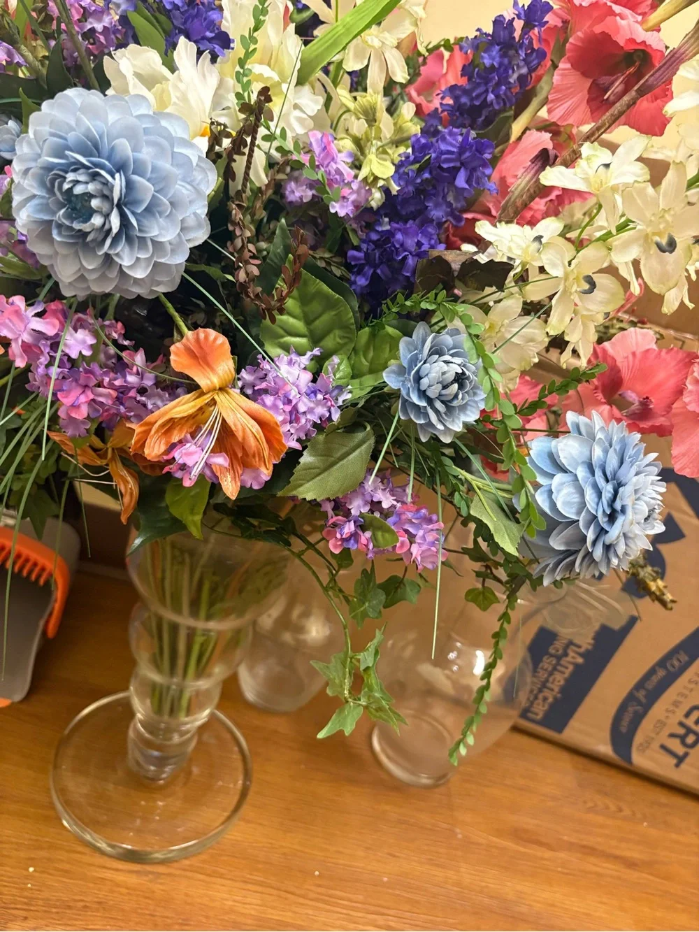 HUGE!!!! Beautiful Silk Flower Arrangement. Verrry Big!